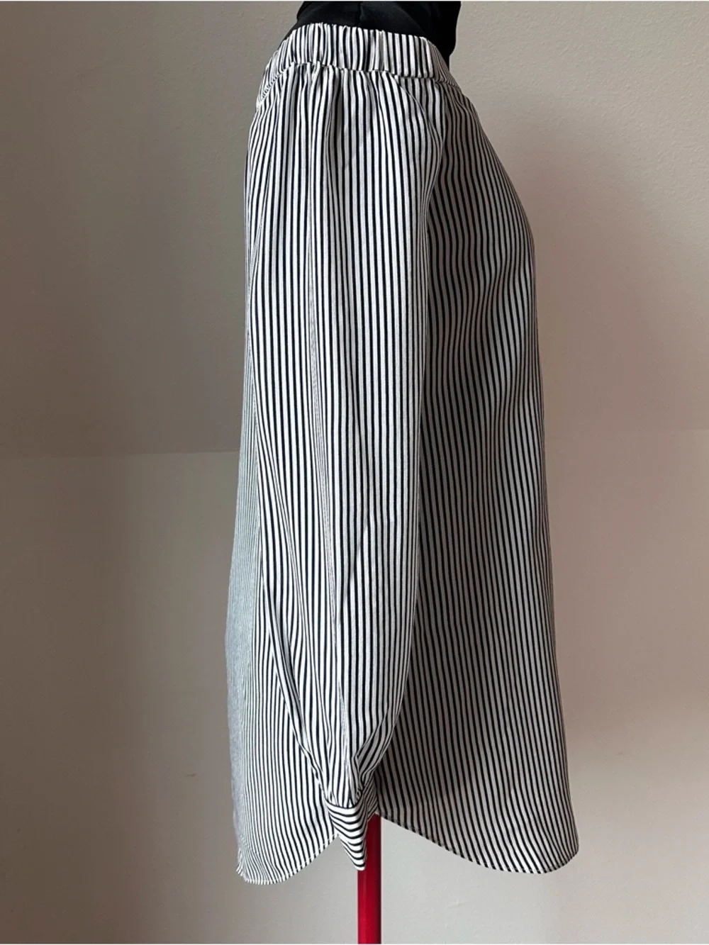 Cabi 100% Silk Off Shoulder Striped Blouse XS Black White Tunic Top Lightweight - Picture 6 of 15
